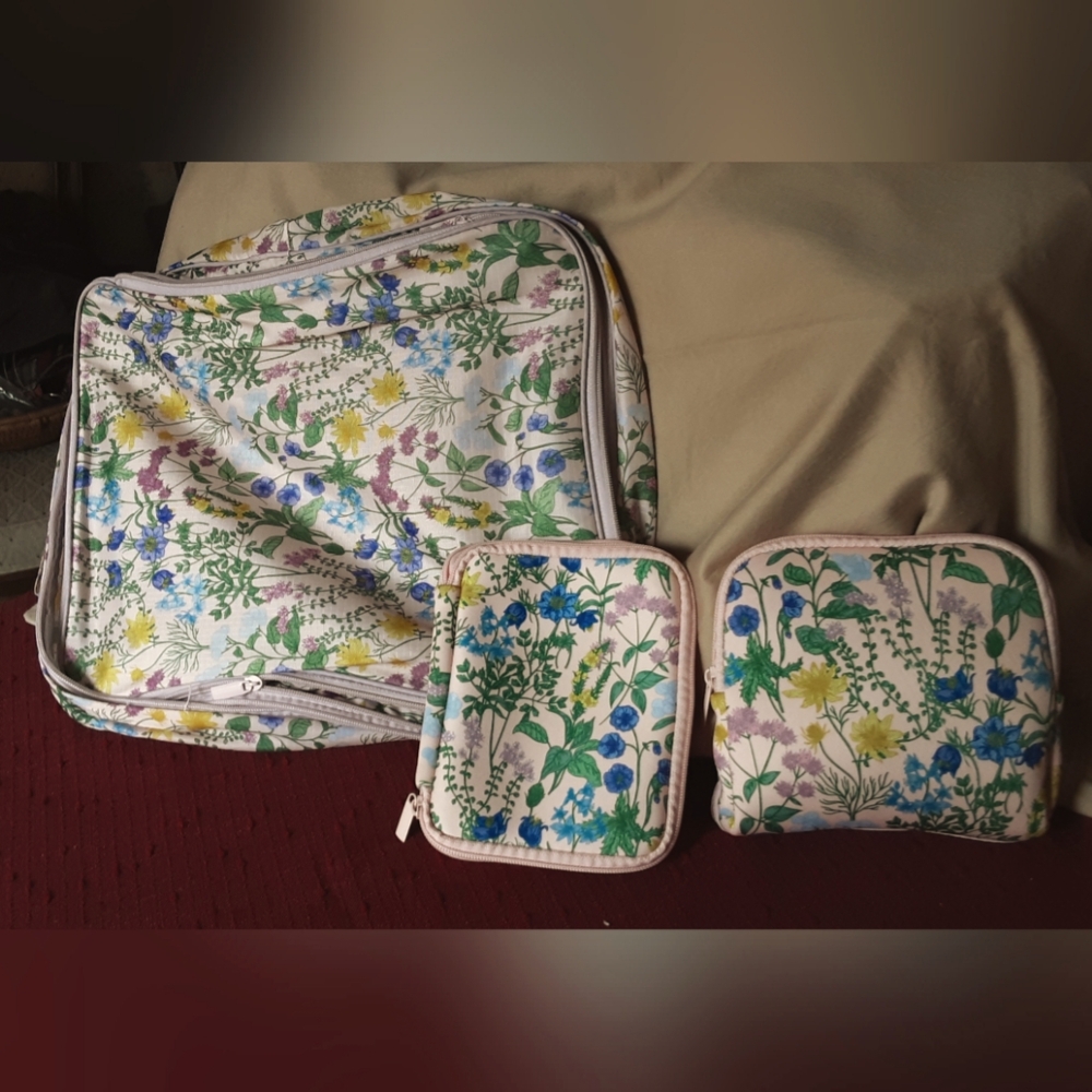 NEW Mytagalongs Travel Set